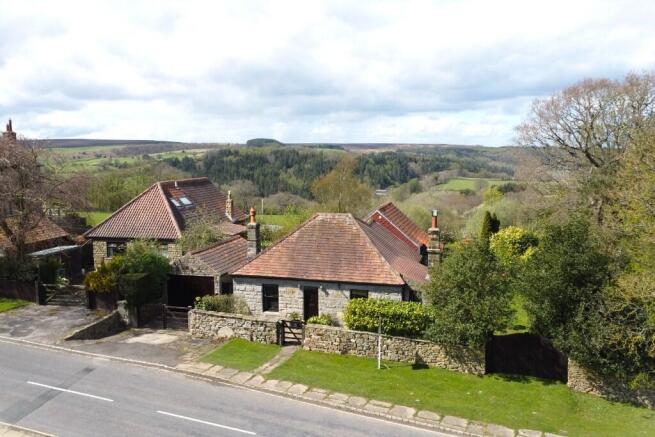 4 bed property, in Wayside Cottage, £565,000