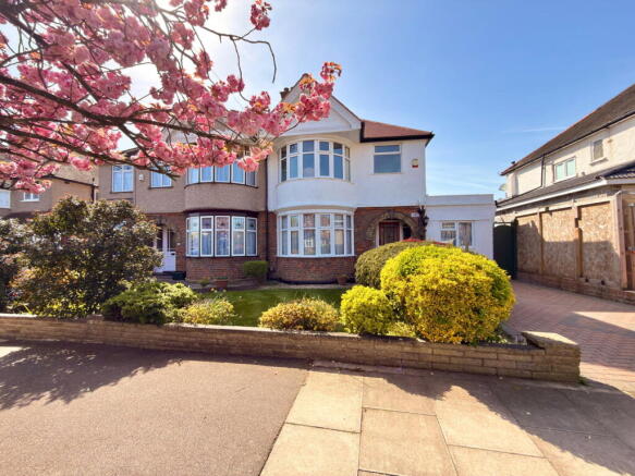 4 bed property, in College Hill Road, £695,000