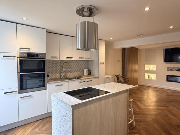3 bed property, in Richmond Road, £310,000
