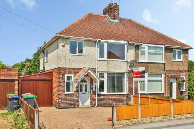 3 bed property, in Shortwood Avenue, £200,000