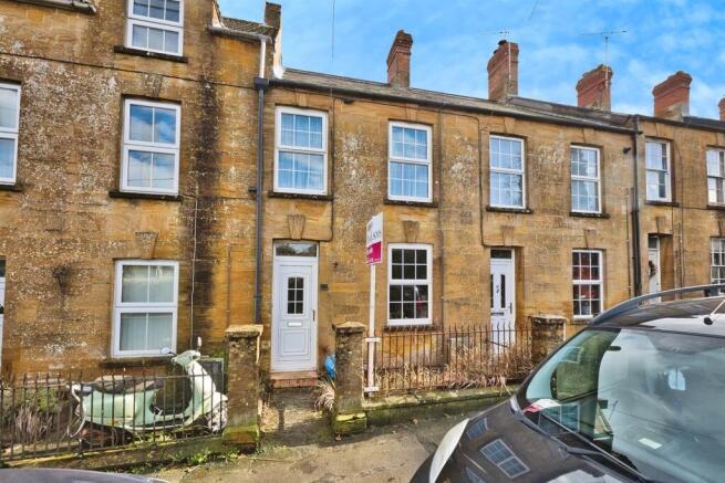 2 bed property, in Hermitage Street, £220,000