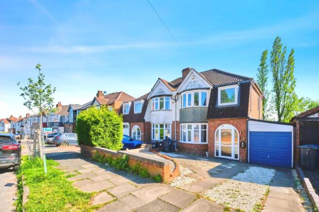 3 bed property, in Northolt Grove, £270,000