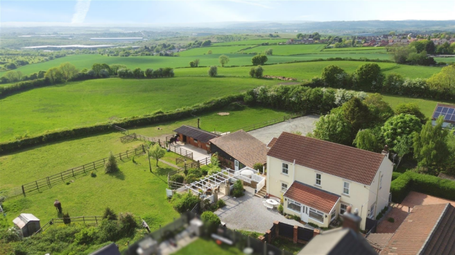 4 bed property, in Shuttlewood Road, £850,000