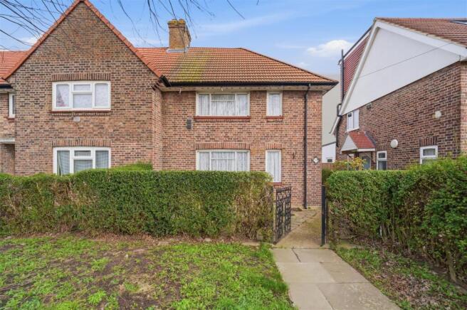 3 bed property, in Moulton Avenue, £475,000