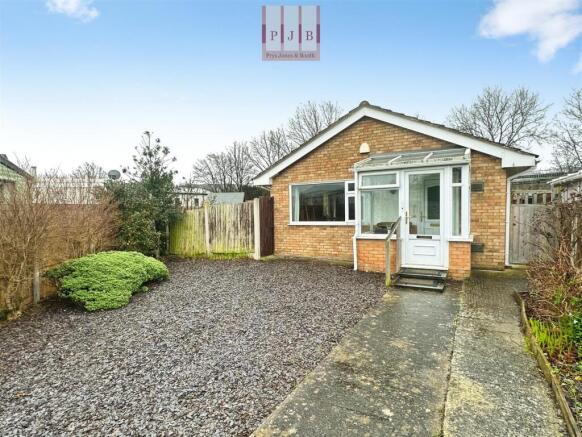 1 bed property, in Craig Y Don, £125,000