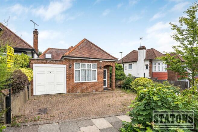 3 bed property, in Ashurst Road, £825,000