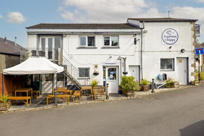 2 bed property, in Ingleton Chippy, £125,000