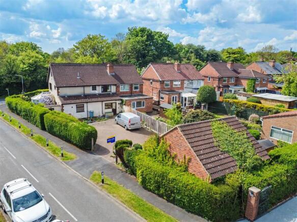 4 bed property, in Bostocks Lane, £320,000