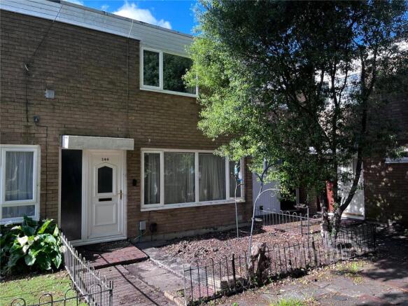2 bed property, in Caswell Close, £240,000