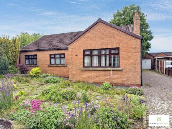 3 bed property, in Churchill Close, £350,000