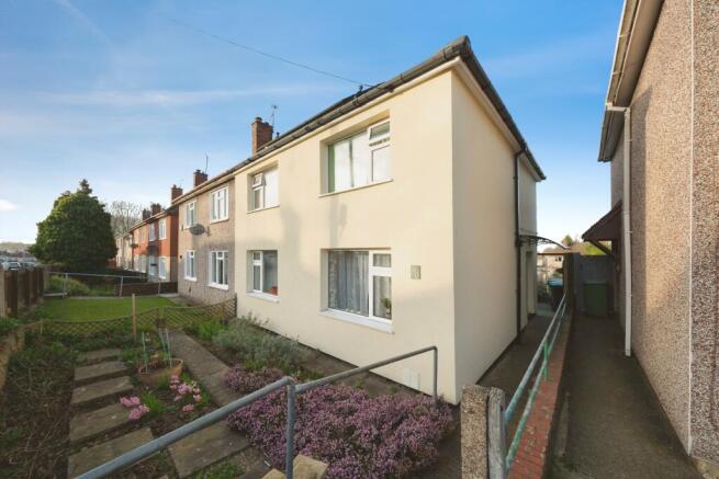 3 bed property, in Brick Kiln Lane, £160,000