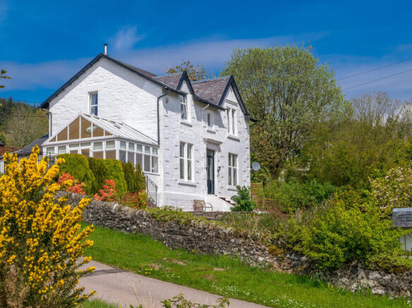 6 bed property, in Tighnabruaich, £429,950