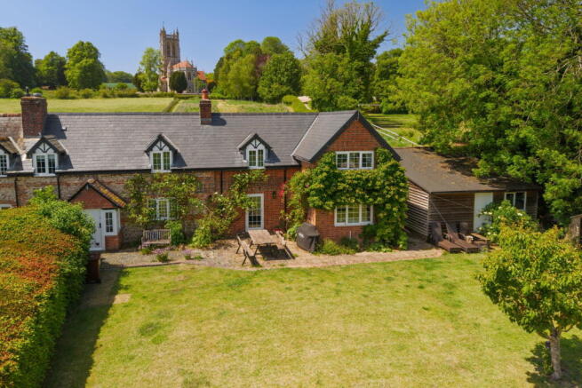 4 bed property, in Magpies, £950,000