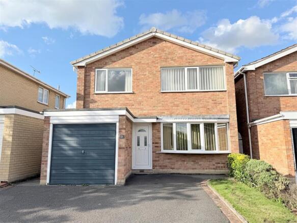 3 bed property, in Dennis Close, £299,950