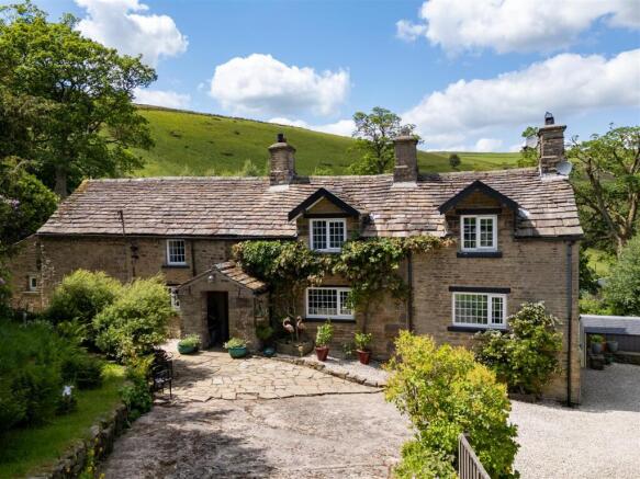 4 bed property, in Lyme Handley, £1,000,000