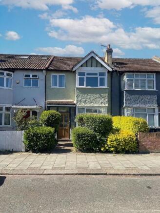 4 bed property, in Broadview Road, £500,000