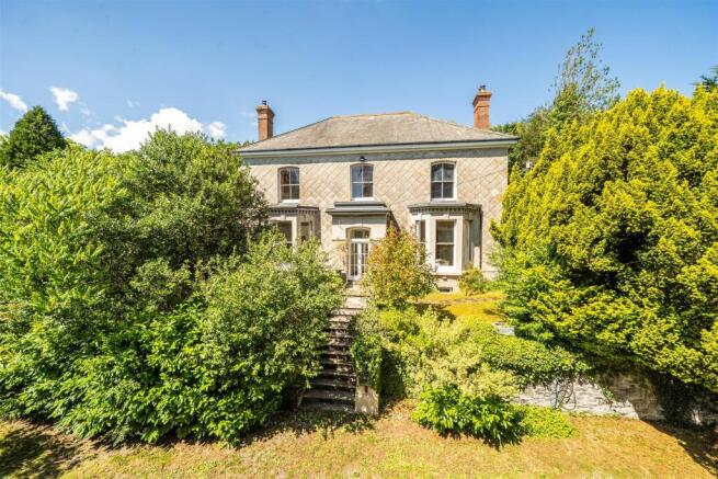 6 bed property, in Station Road, £625,000