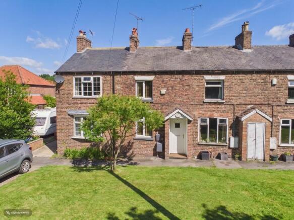 2 bed property, in East End Cottages, £140,000