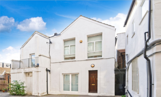 2 bed property, in Bradbury Mews, £600,000