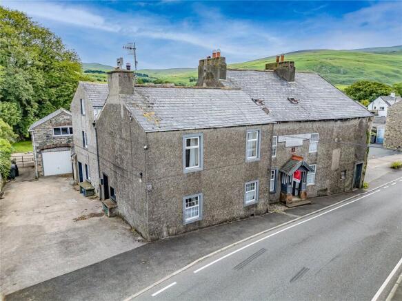 2 bed property, in Kings Head & Cottage - Lot 2, £195,000