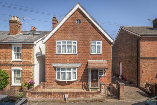 4 bed property, in Elm Road, £500,000