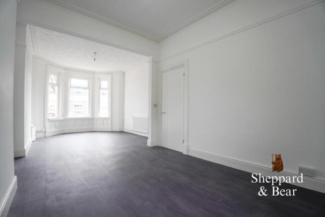 5 bed property, in Court Road, £265,000