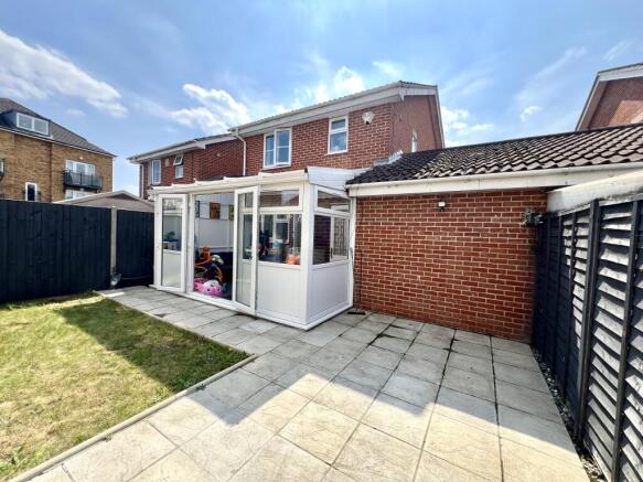 3 bed property, in Hunters Way, £500,000