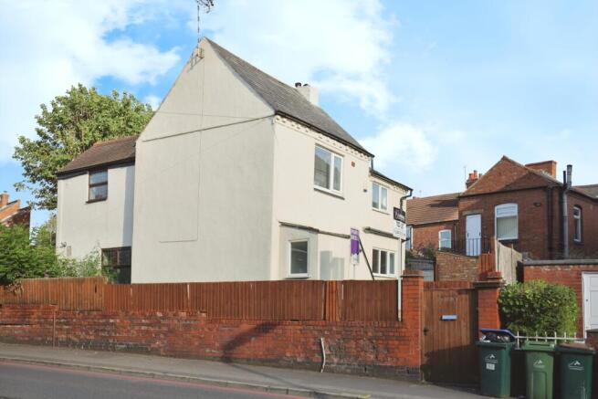 2 bed property, in Walsgrave Road, £100,000