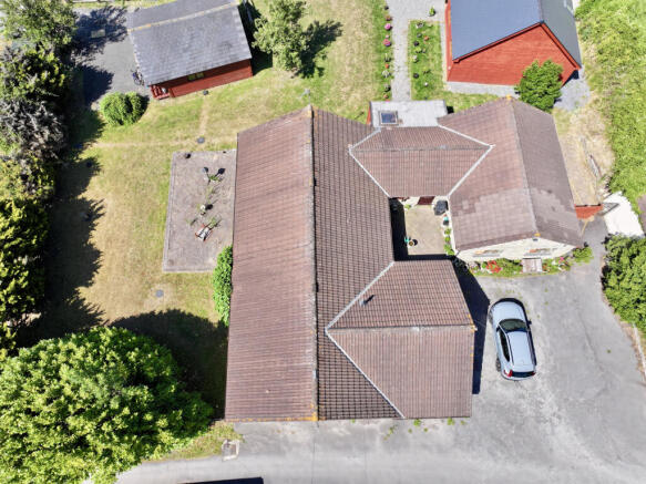 8 bed property, in Cheddar Road, £975,000