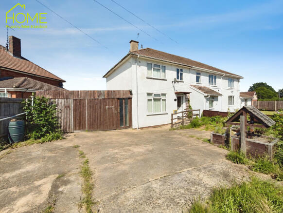 3 bed property, in Sturdee Road, £220,000