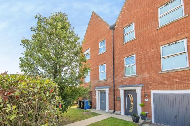 4 bed property, in Hawes Street, £280,000