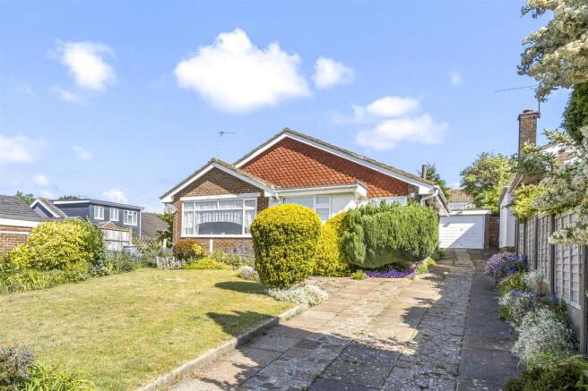 2 bed property, in Stoneleigh Close, £450,000