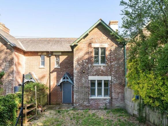 2 bed property, in Faulstone Lane, £225,000