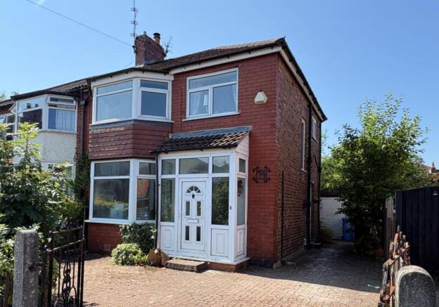 3 bed property, in 14 Radlet Drive, £190,000
