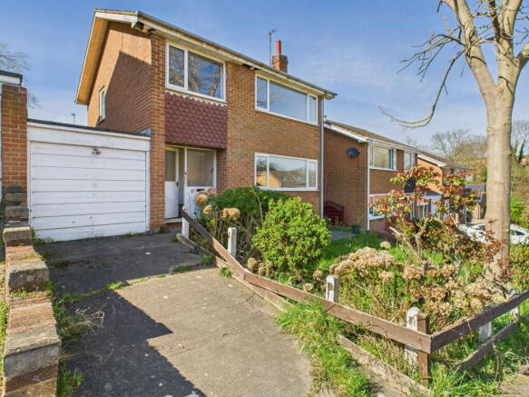 3 bed property, in Rosemount Road, £230,000