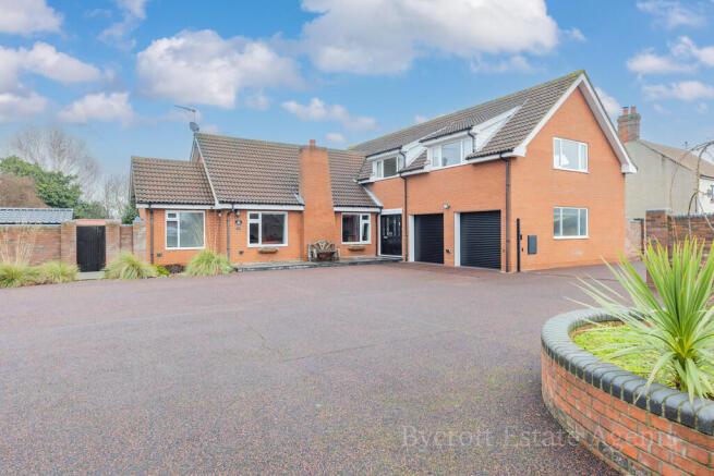 4 bed property, in Yarmouth Road, £685,000
