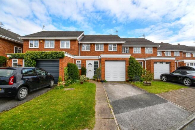 3 bed property, in Old Farm Close, £280,000