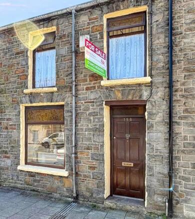 3 bed property, in High Street, £118,000