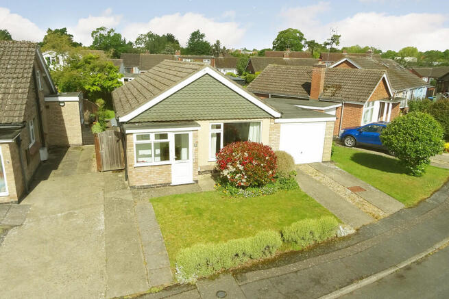 2 bed property, in Latimer Crescent, £350,000