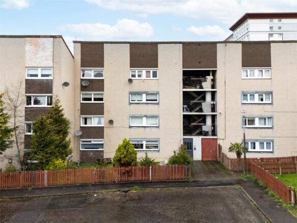 3 bed property, in Calder Grove, £125,000