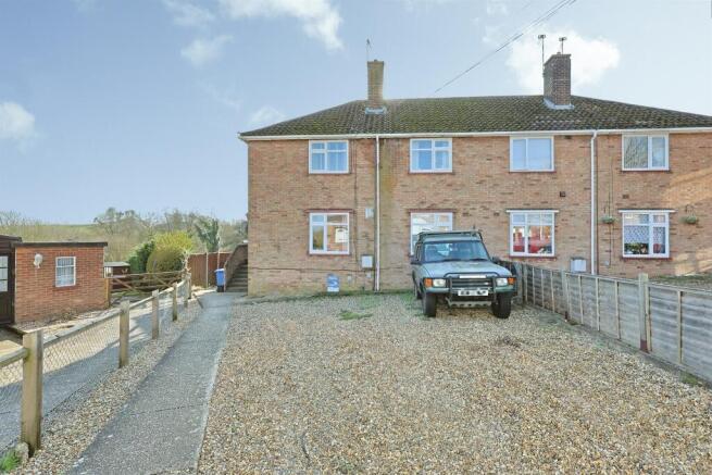2 bed property, in Theobald Road, £160,000