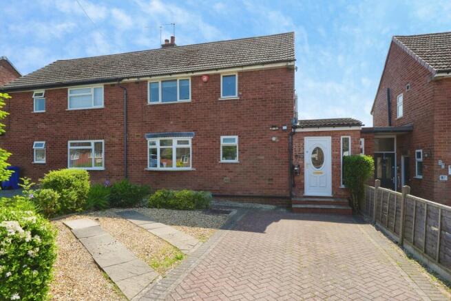 3 bed property, in Leebank Road, £270,000