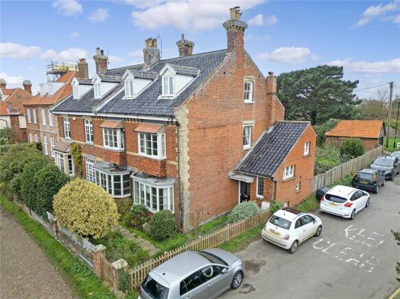 6 bed property, in Strickland Place, £800,000