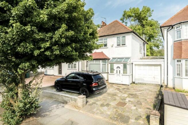 3 bed property, in Shirehall Lane, £950,000
