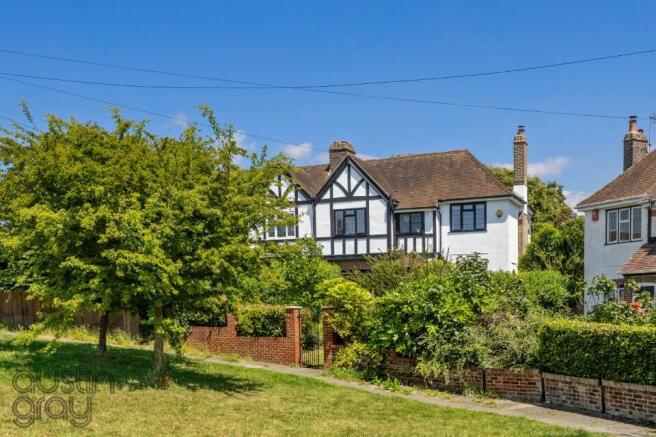 3 bed property, in Elm Drive, £700,000
