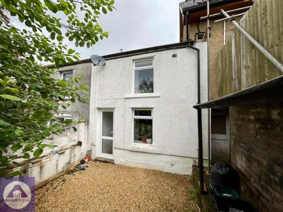 2 bed property, in Rhiw Parc Road, £109,950