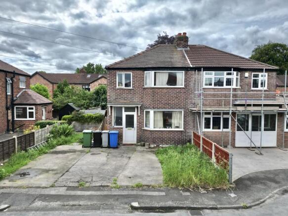 3 bed property, in Oldfield Drive, £350,000