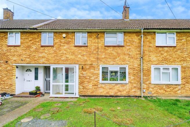 4 bed property, in Flatfield Road, £425,000