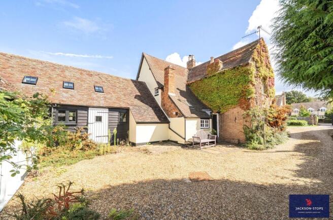 5 bed property, in High Street, £895,000
