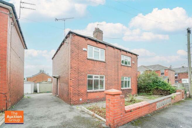 2 bed property, in Paulden Avenue, £140,000